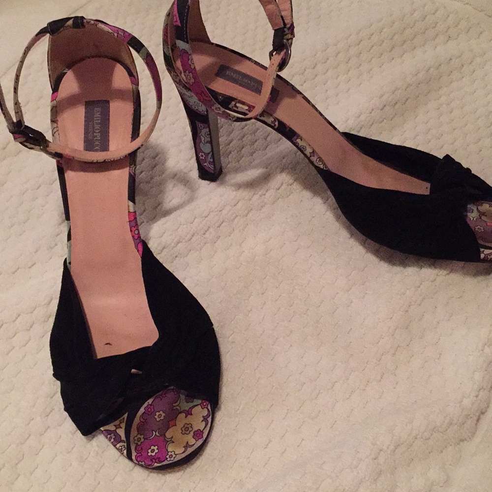 Vintage Pucci paisley sandals